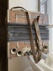 Old fashioned accordion