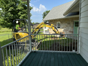 Excavator machine removes dirt